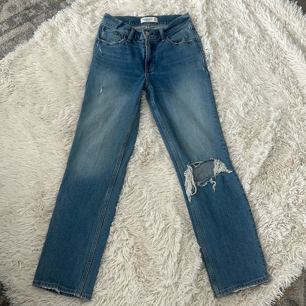 Abercrombie & fitch jeans size 25 / 0 s short 
The 90s straight low rise